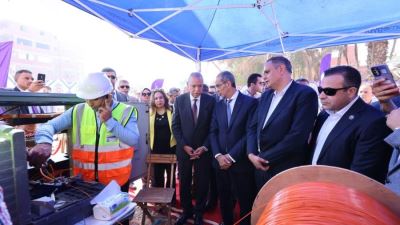 وزير الاتصالات يتفقد أعمال إطلاق خدمات الانترنت فائق السرعة بمشروعات حياة كريمة بالقليوبية