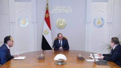 عاجل..السيسي يجتمع برئيس الوزراء ومحافظ المركزي لمتابعة مؤشرات الوضع الاقتصادي العالمي والمصري وأداء القطاع المصرفي