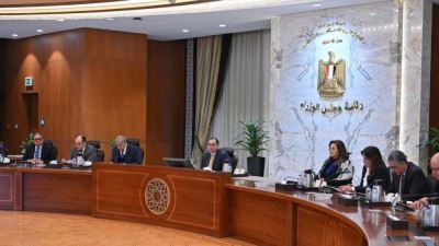 رئيس الوزراء : نتخذ إجراءات لضخ سيولة نقدية كبيرة في سوق النقد الأجنبي