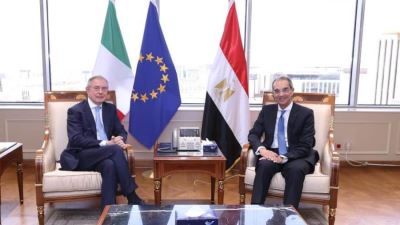 وزارة الاتصالات : اتفاق بين مصر وإيطاليا على إقامة مركز للذكاء الاصطناعى فى مصر لخدمة القارة الأفريقية