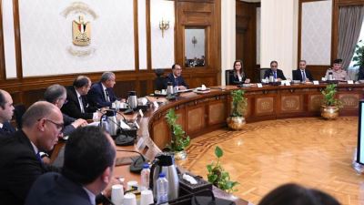 رئيس الوزراء يتابع جهود خفض أسعار السلع بعد الإجراءات التى اتخذتها الدولة من توفير النقد الأجنبي