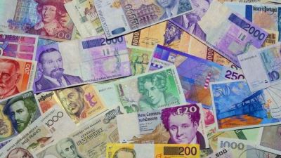 أسعار العملات اليوم الأربعاء: تراجع اليورو والجنيه الإسترليني والريال السعودي