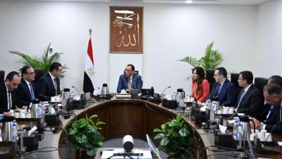 بحضور الرئيس التنفيذي لبنك التعمير والإسكان..رئيس الوزراء يُتابع خطة تسويق الوحدات السكنية في عدد من المدن الجديدة