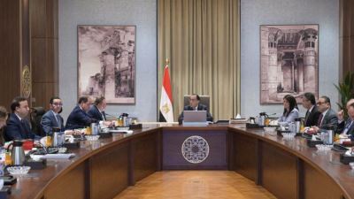 رئيس الوزراء يترأس اجتماع المجموعة الوزارية الاقتصادية بحضور محافظ المركزي