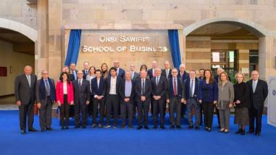 الجامعة الأمريكية بالقاهرة تحتفل بإطلاق اسم “أنسي ساويرس” على كلية إدارة الأعمال بحضور محافظ المركزي