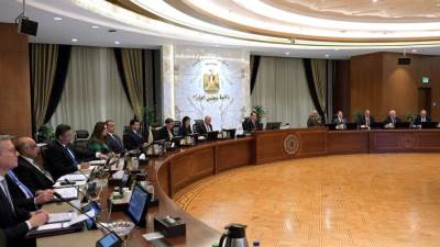 مجلس الوزراء يناقش مسودة مشروع قانون بشأن المناطق المركزية للمال والأعمال